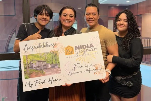 Familia comprando casa con Nidia Guzmán